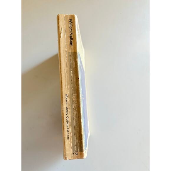 Light in August by William Faulkner – 1968 Vintage Paperback - Picture 2 of 3